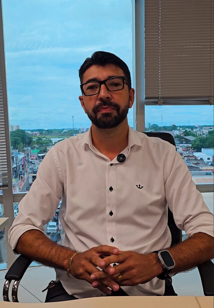 Chefe do Departamento de Desenvolvimento e Infraestrutura do Iapen, Paulo Renato, explica que a nova construção é mais que um estande de tiro, é um espaço de treinamento voltado para acapacitação operacional do policial. Foto: Zayra Amorim/Iapen