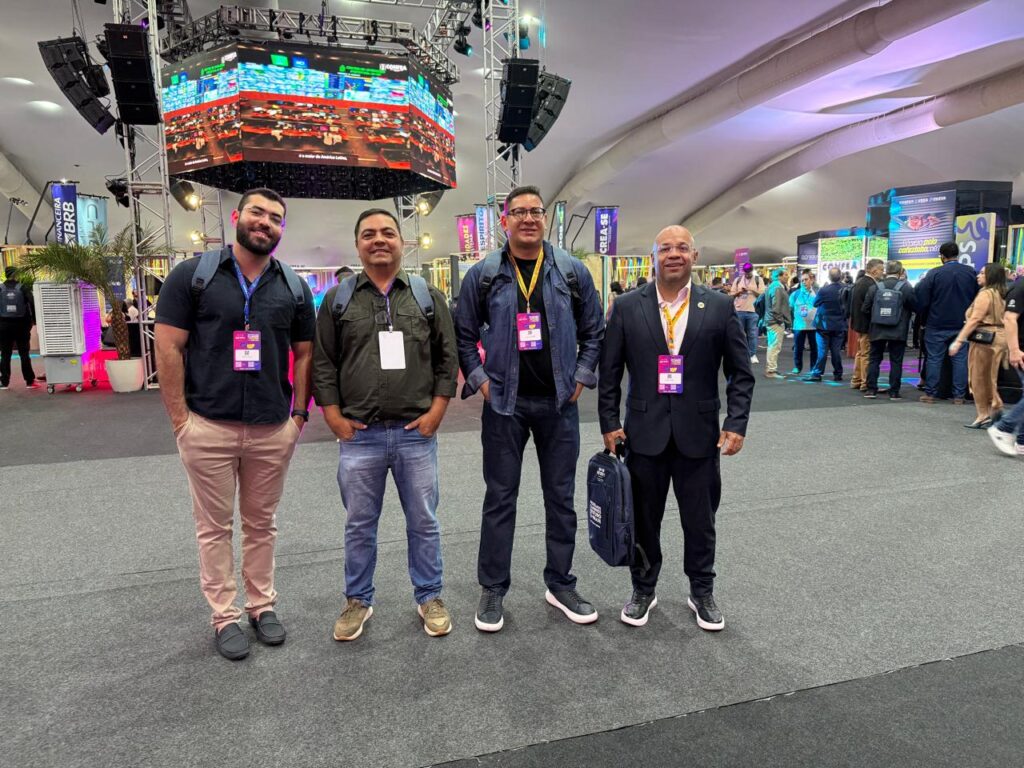 Deracre foi representado pelo diretor de Planejamento e Expansão, Júlio Martins, acompanhado do corpo técnico de engenheiros Ronan Lemos, Clay Reggazzony e Willyams Lima, que apresentaram os projetos e ações do órgão, destacando os avanços alcançados no Acre. Foto: Ascom/Deracre