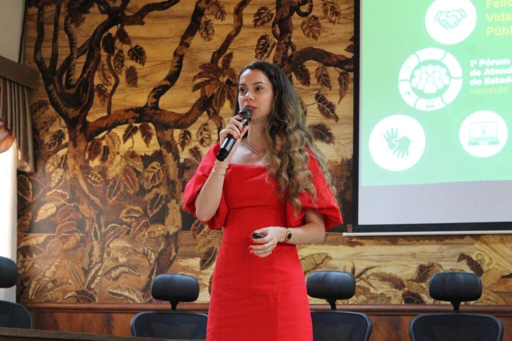 Fran Brito abordou felicidade, propósito e qualidade de vida como estratégias de inovação pública. Foto: Alice Hainã/OCA