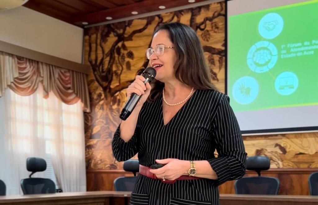 Procuradora de Justiça do Ministério Público do Acre, Patrícia Rêgo abriu o ciclo de debates com a palestra ‘Cada Pessoa Conta: Equidade e Acessibilidade como Pilares do Atendimento Público’. Foto: Ludymila Maia/OCA