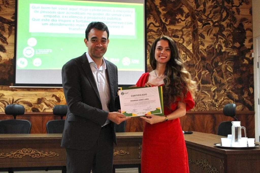 Rodrigo Diniz apresenta estratégias de tecnologia e simplicidade no atendimento público digital. Foto: Alice Hainã/OCA