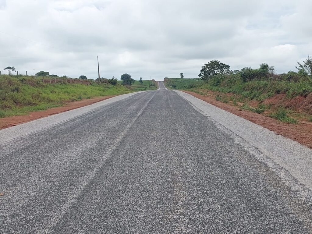 Deracre finaliza pavimentação e inicia sinalização da AC-445. Foto: Ascom/Deracre