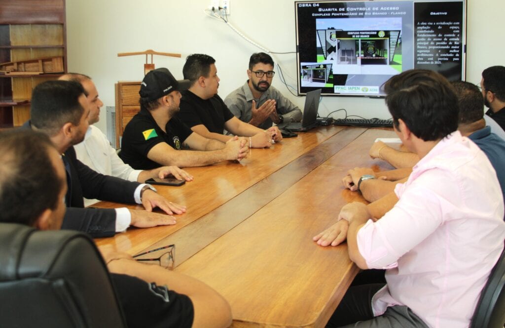 Paulo Renato apresenta de forma detalhada as obras em execução e os projetos. Foto: Zayra Amorim/Iapen