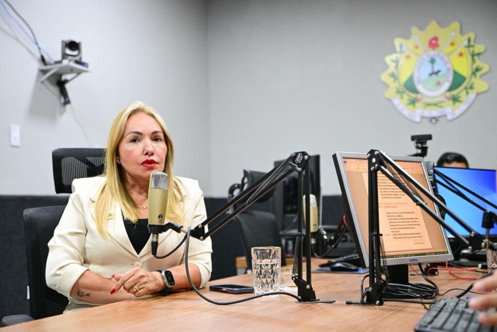 Encerrando o programa, Sula Ximenes definiu o atual governo em uma palavra: “Compromisso”. Foto: Clemerson Ribeiro/Secom