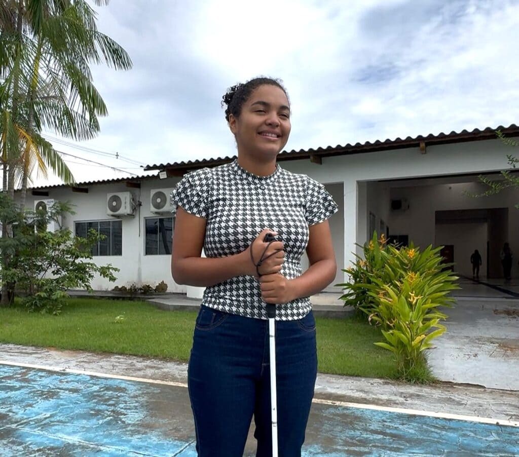 Iandra Ribeiro, 17 anos, nadadora, celebra as transformações que o esporte trouxe para sua vida. Foto: Doglas Bocardi/SEE