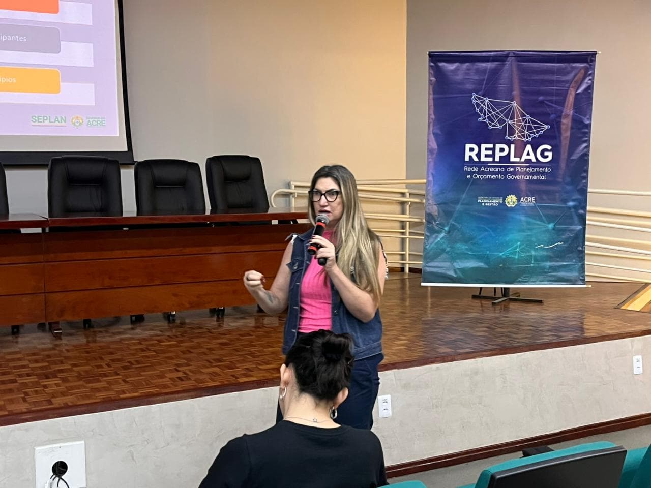 Diretora Regiane Oliveira destacou que o encontro é uma oportunidade de consolidar a cultura de planejamento no Estado. Foto: Ascom/Seplan