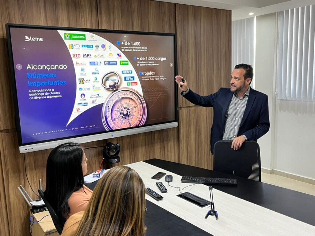 Apresentação incluiu exemplos de resultados obtidos em outros estados e demonstrações das ferramentas que serão utilizadas para o diagnóstico e a análise da força de trabalho. Foto: César Felipe/Sead