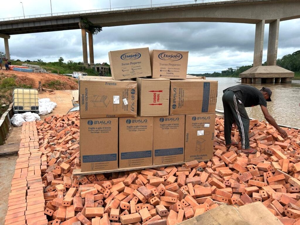 Entrega do novo mobiliário vai beneficiar mais de 500 estudantes de 16 unidades de ensino. Foto: cedida