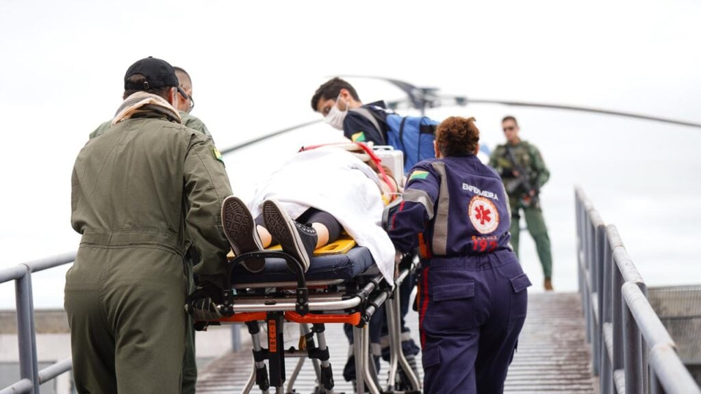 As equipes trabalham coordenadas no intuito de prestar o melhor atendimento ao paciente. Foto: Samuel Moura/Secom