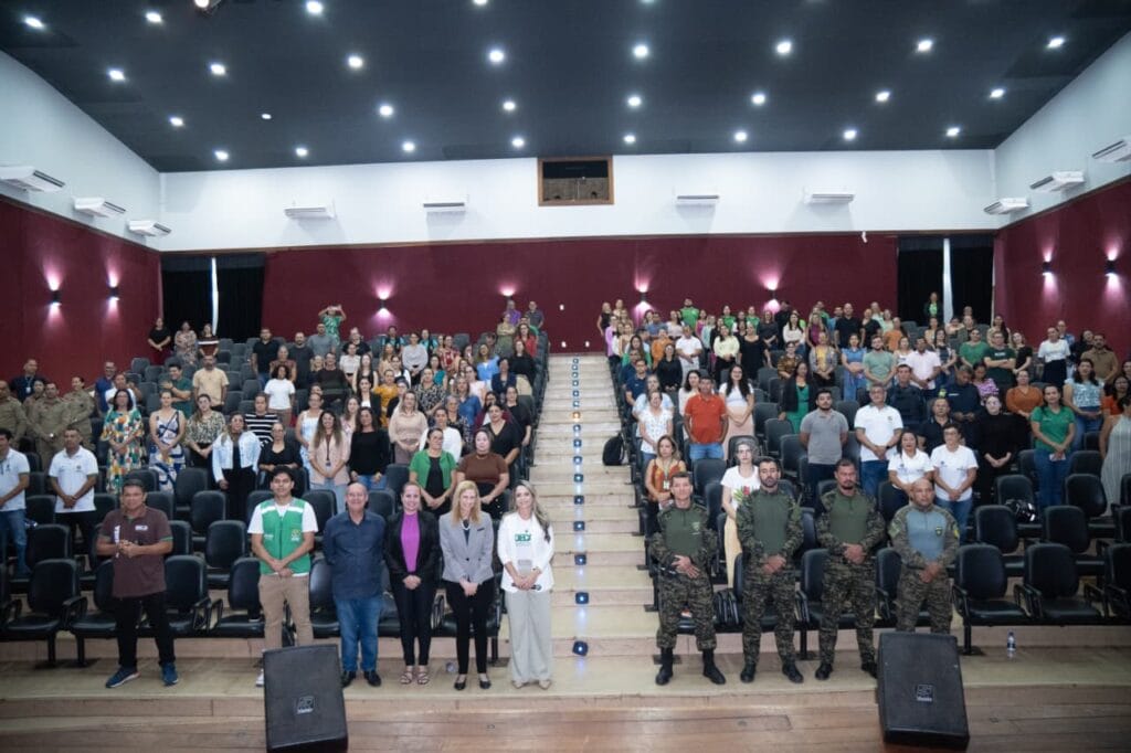 Evento reuniu gestores, professores, técnicos e servidores públicos das redes estadual e municipal. Foto: Marcos Santos/Secom