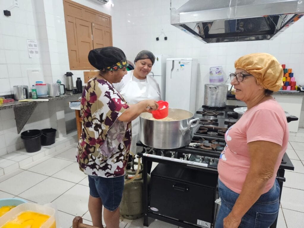 Valdeide Fernandes: “Cozinho como se fosse para os meus filhos”. Foto: Stalin Melo/SEE