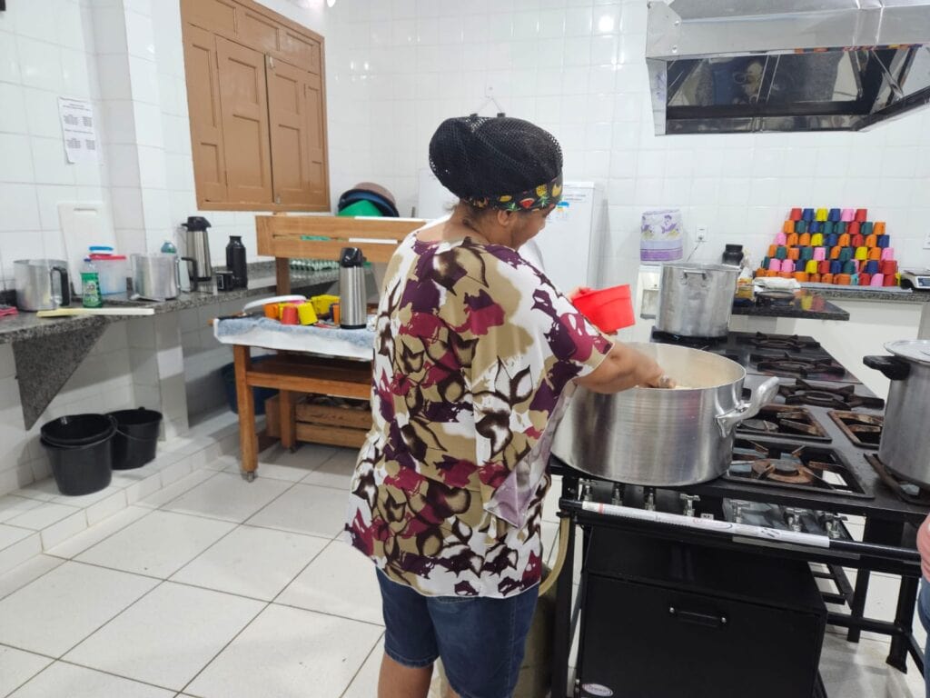 Valdeide Fernandes teve oportunidades em outros setores, mas preferiu a cantina. Foto: Stalin Melo/SEE