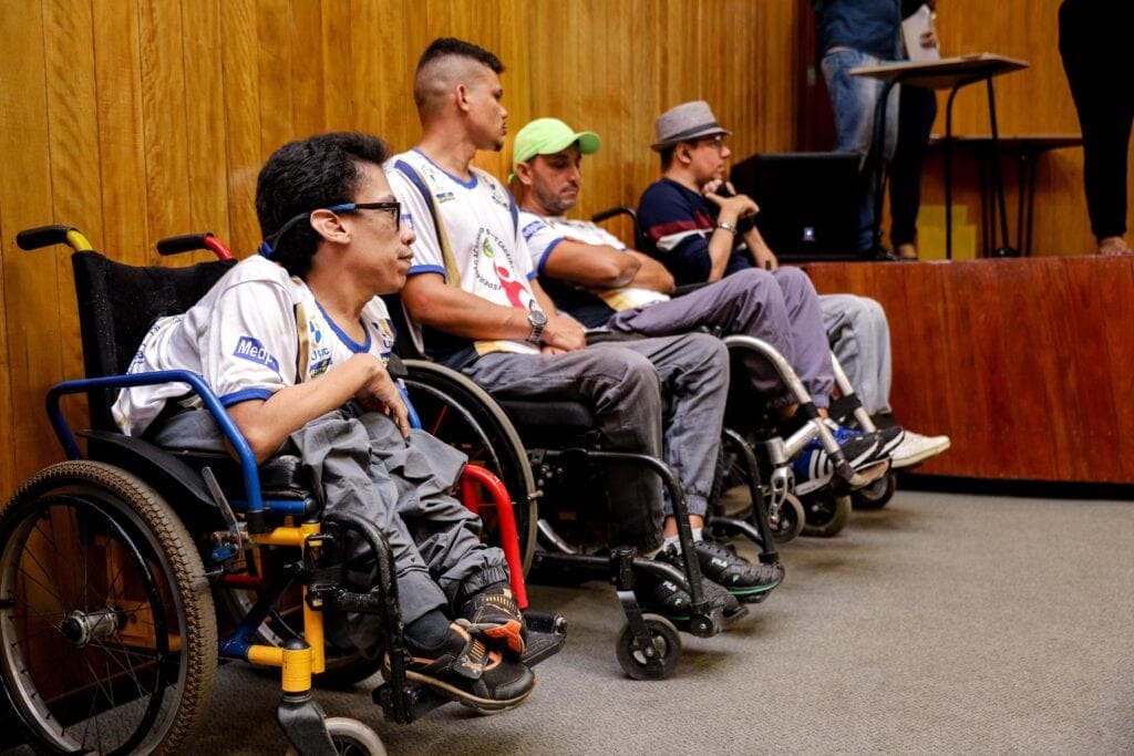 Entre as atribuições do órgão colegiado estão também a formulação e implementação de políticas públicas para pessoas com deficiência e o acompanhamento de denúncias de discriminação ou violação de direitos, encaminhando-as aos órgãos competentes. Foto: Neto Lucena/Secom