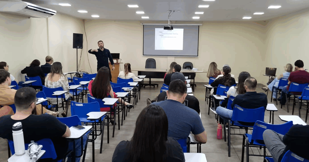 Mais de 60 profissionais da PCAC participaram da formação focada em atendimento humanizado e técnico a mulheres e crianças vítimas. Foto: assessoria/PCAC