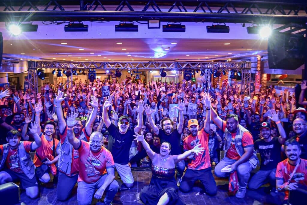 Grande público presenciou o painel com dubladores Wendel Bezerra (voz de Goku), Tânia Gaidarji (Bulma) e Fábio Lucindo (Kuririn). Foto: Raylanderson Frota/Secom