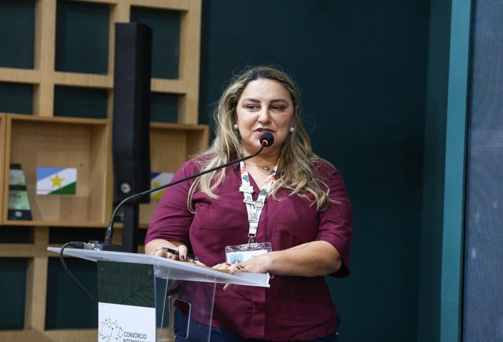 Marta Azevedo, coordenadora do REM Acre Fase 2, falou do apoio do programa às comunidades tradicionais. Foto: Pedro Devani/Secom