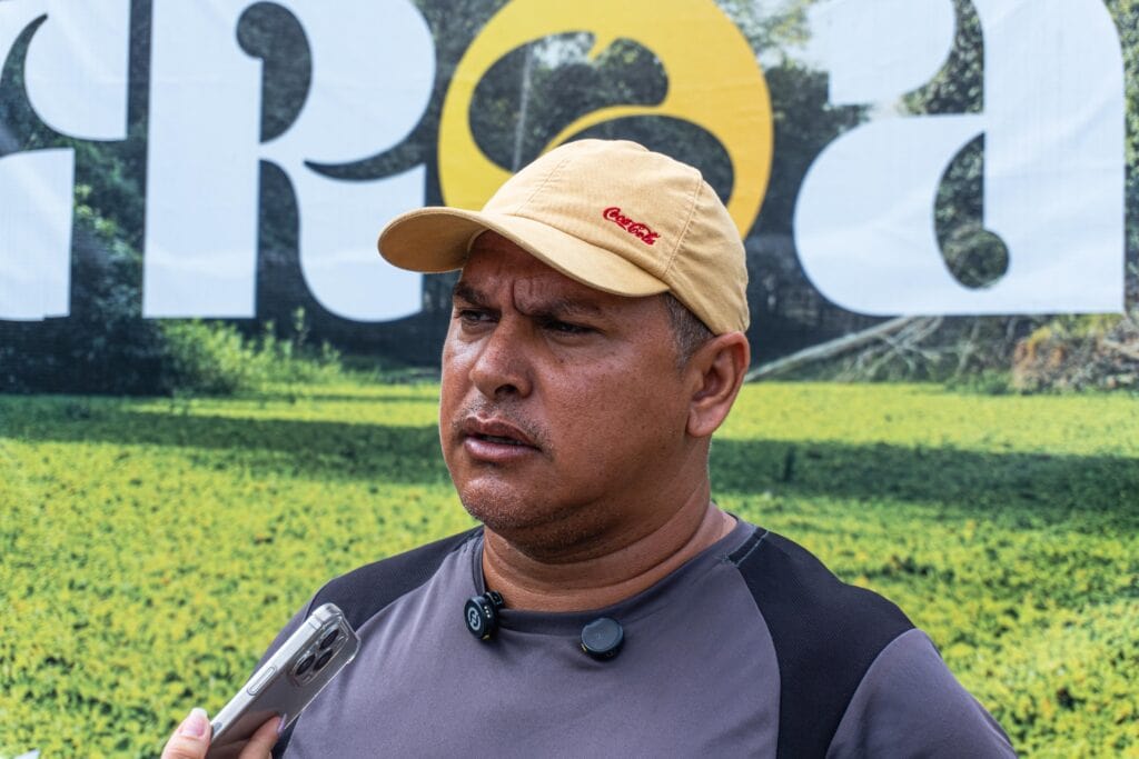 produtor rural José Cleber da Silva, morador da localidade PA Miritizal, participa pela primeira vez dos atendimentos voltados à regularização ambiental. Foto: Diego Silva/ Secom