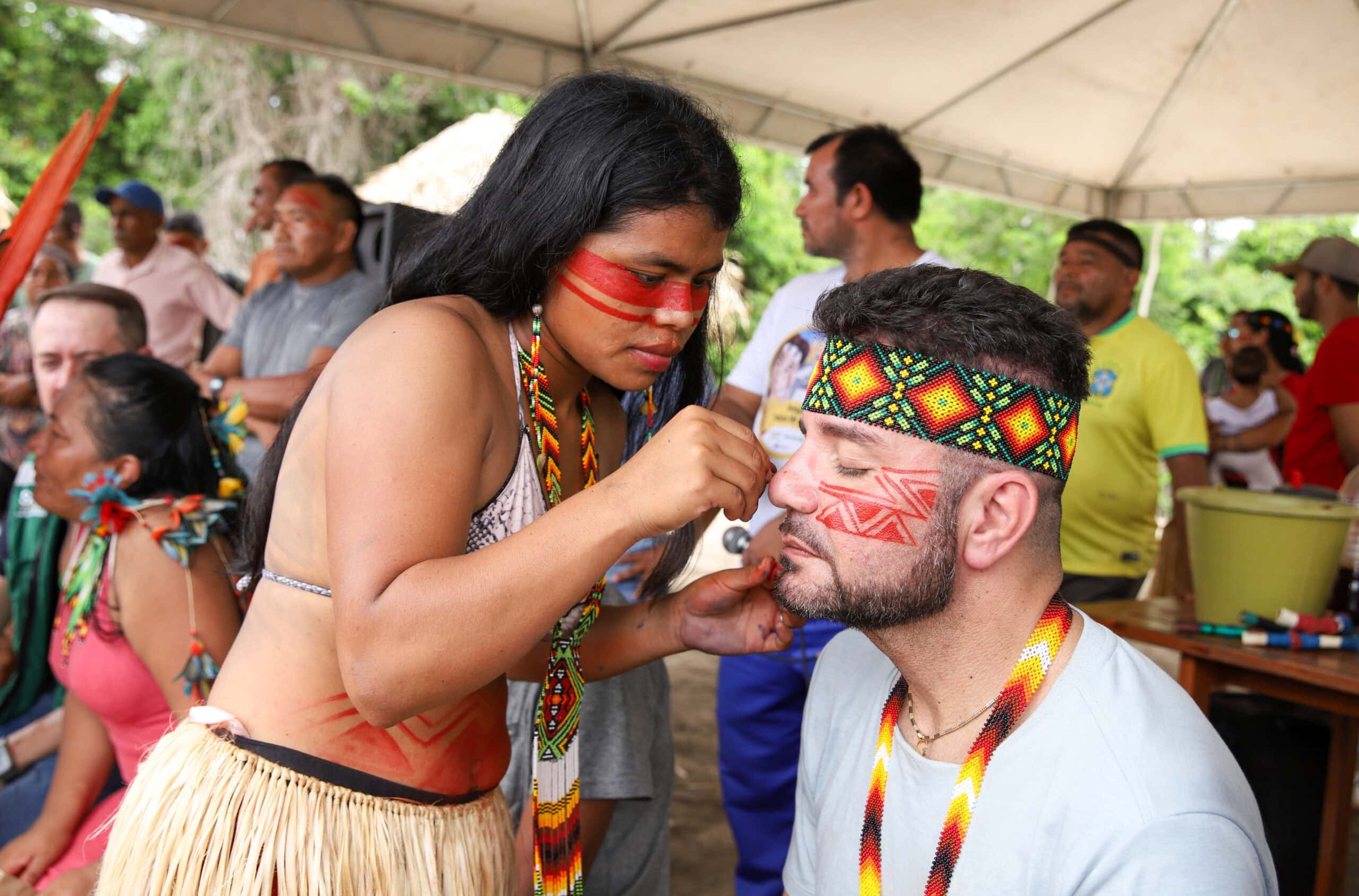 Ao focar na preservação ambiental, governador reafirma compromisso com os povos originários que vivem no Acre. Foto: Marcos Vicentti/Secom