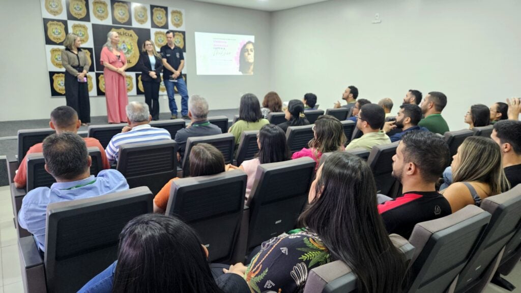 PCAC realiza palestra para servidores da Seop sobre Lei Maria da Penha e combate ao assédio sexual, reforçando os 21 Dias de Ativismo pelo Fim da Violência contra Mulheres e Meninas. Foto: cedida