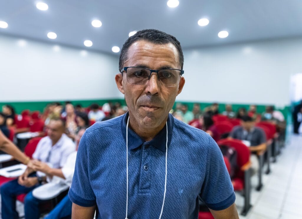 Francisco Valdecir: “Iniciativa traz benefícios para as futuras gerações. É crucial que meus filhos e netos, no futuro, possam desfrutar da pesca e contar com a disponibilidade de peixes. Caso não preservemos hoje, não teremos no futuro”. Foto: Diego Silva/ Secom