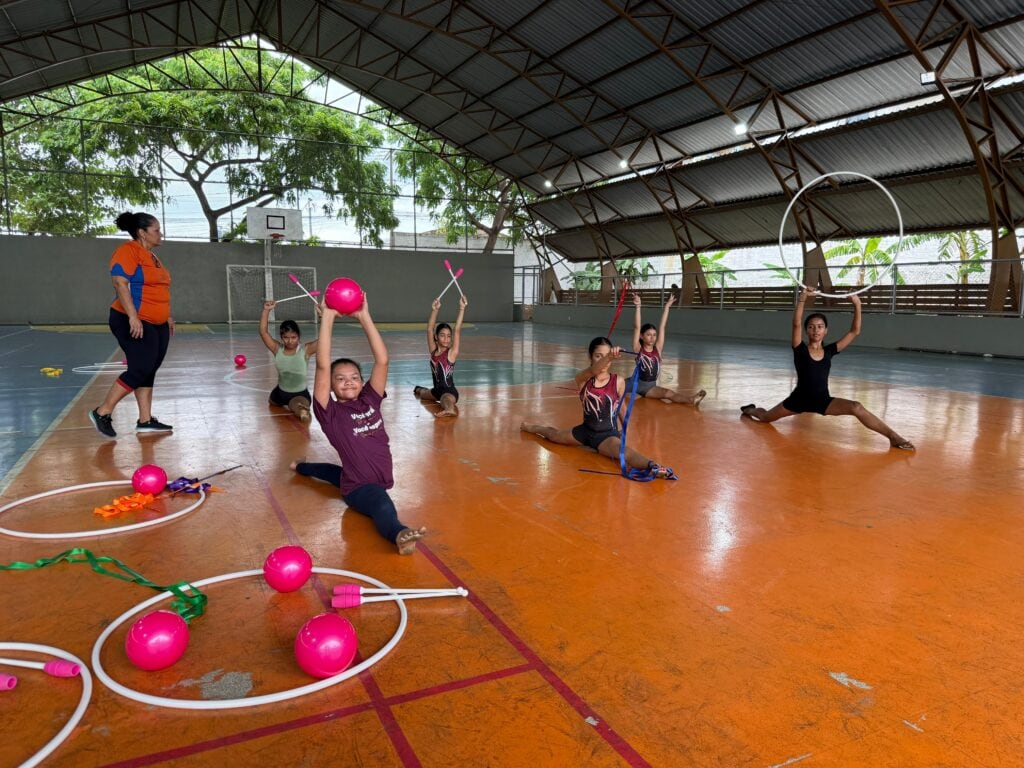 Escolinha de ginástica rítmica teve início este ano na Diogo Feijó. Foto: Jorge Feitosa/SEE