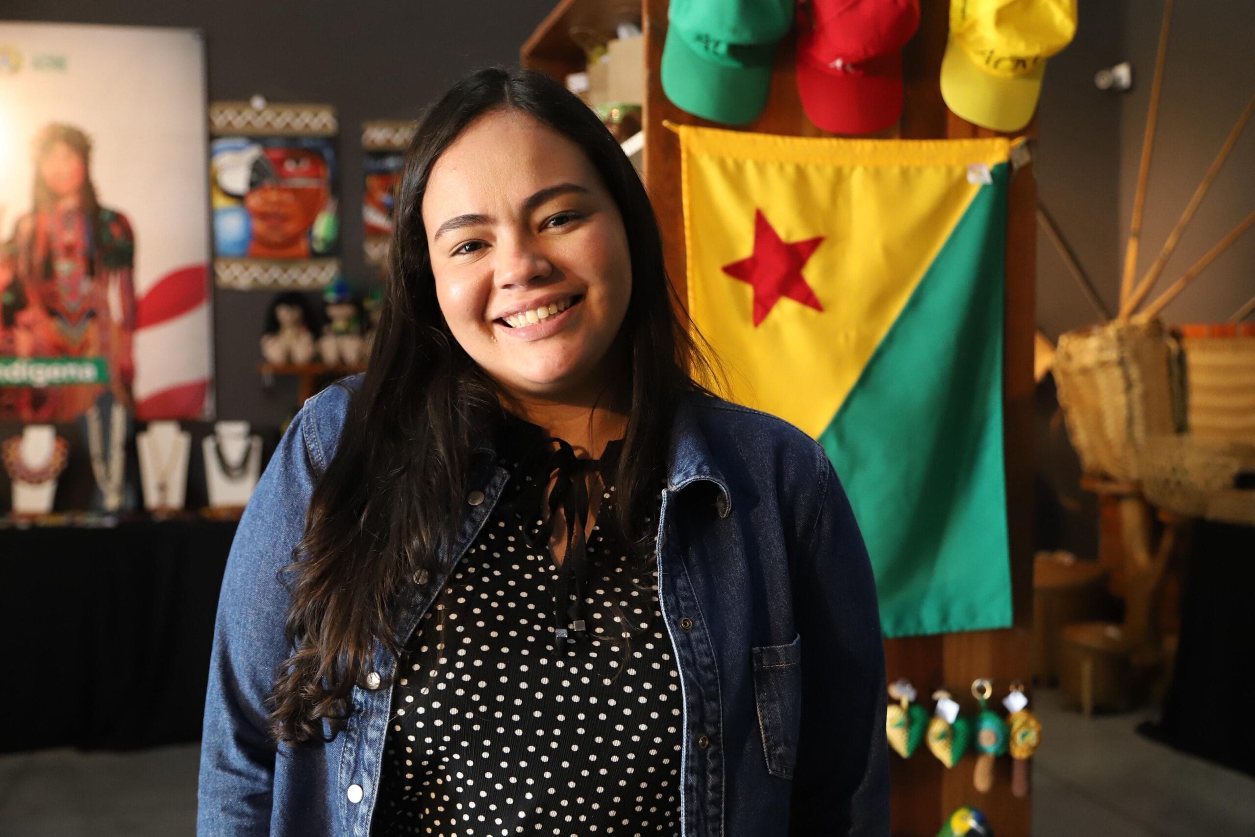 Manuely fala sobre a importância de manter o estudo da história do Acre nas escolas. Foto: Alice Leão/Secom