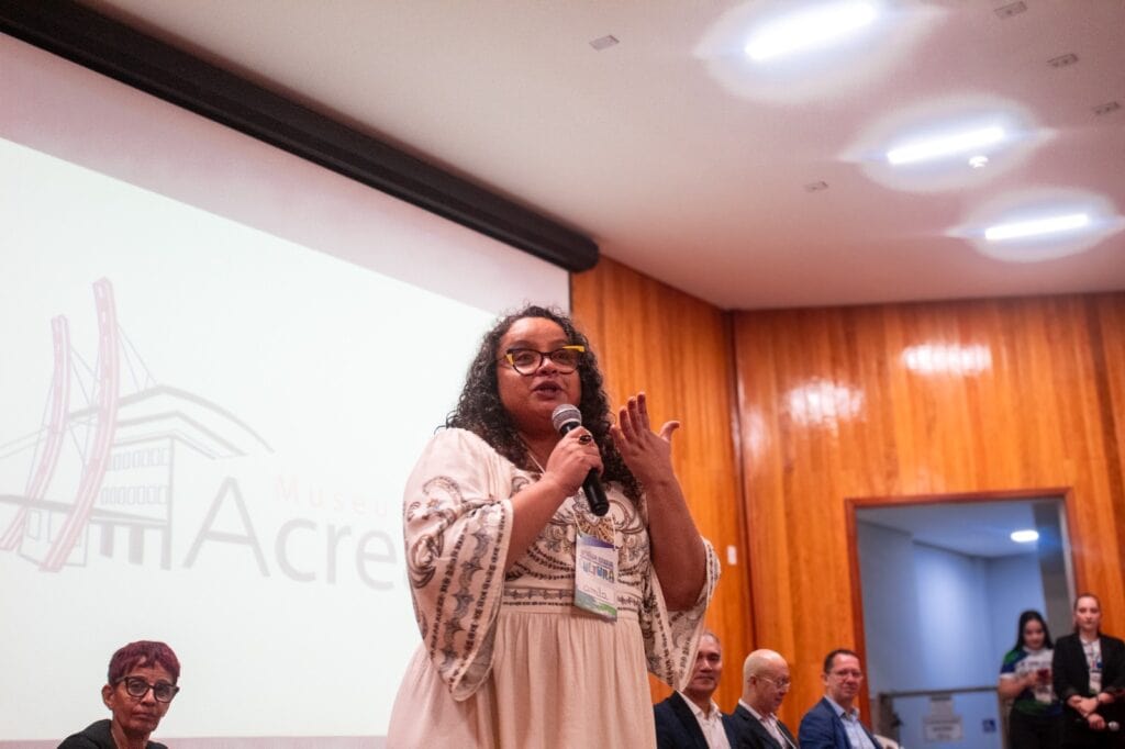 Coordenadora do Escritório do MinC no Acre, Camila Cristina Cabeça falou sobre a integralização das políticas públicas para a cultura e de sua importância para movimentar a economia em todos os municípios. Foto: Ascom/FEM