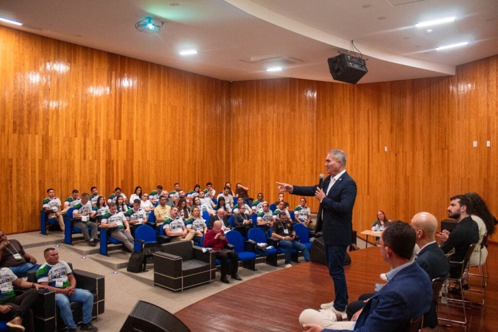 Presidente da FEM, Minoru Kinpara, destacou a participação de secretários e gestores municipais no Fórum. Foto: Ascom/FEM