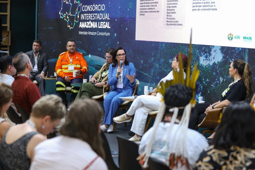 Vice-governadora Mailza Assis falou sobre o Programa a Juntos Pelo Acre como modelo de atuação de governança conjunta. Foro: Pedro Devani/Secom.