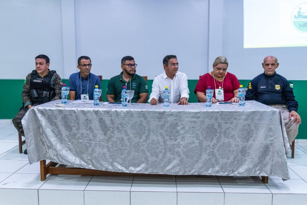 Autoridades de diferentes instituições participaram do evento, reforçando a importância da integração entre os órgãos no fortalecimento das ações de preservação e sustentabilidade da atividade pesqueira. Foto: Diego Silva/ Secom