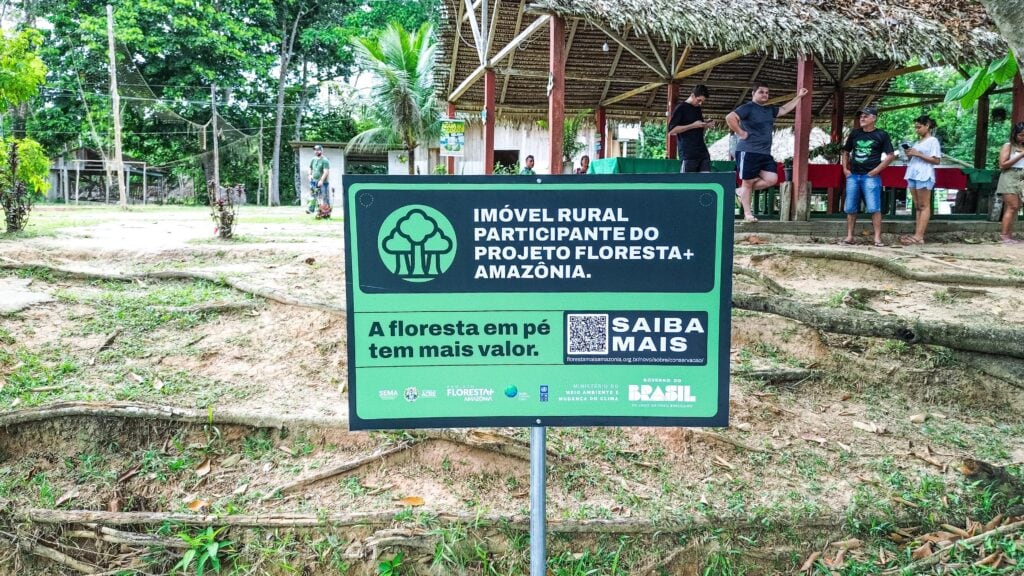 Imóveis de beneficiários receberam placas de identificação reafirmando o compromisso com diretrizes do projeto. Foto: Diego Silva/Secom