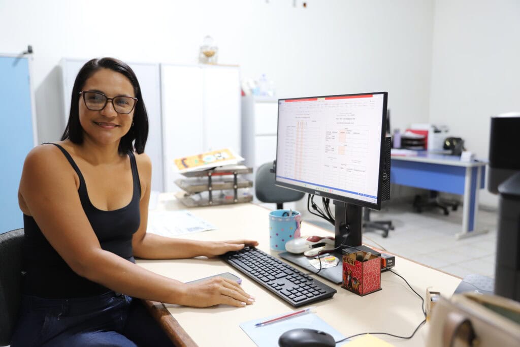 Professores, gestores e estudantes já podem participar da consulta pública que vai atualizar os referenciais curriculares do Acre com a BNCC Computação. Foto: Mardilson Gomes/SEE