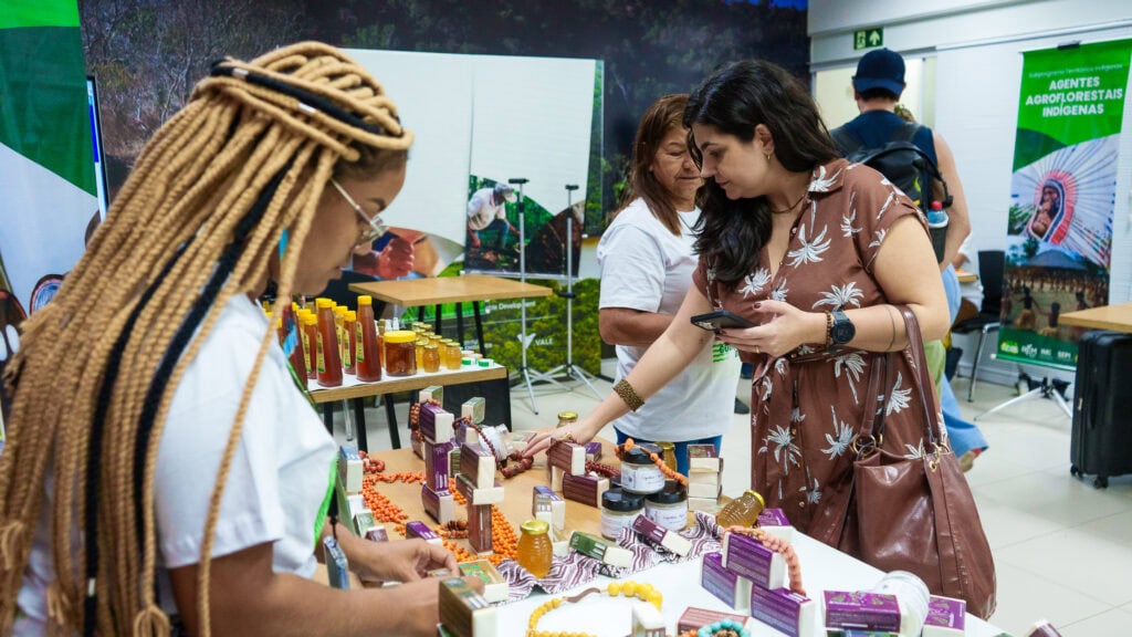 Extrativistas, indígenas, artesãs e agricultores do Acre ganham protagonismo global com resultados do Sisa e do Programa REM na COP30. Foto: Uêslei Araújo/Sema