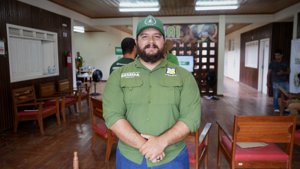Secretário de Meio Ambiente de Feijó, José Yan dos Santos, explica que as propostas do plano de ação vão beneficiar diretamente produtores e moradores da região. Foto: Uêslei Araújo/Sema