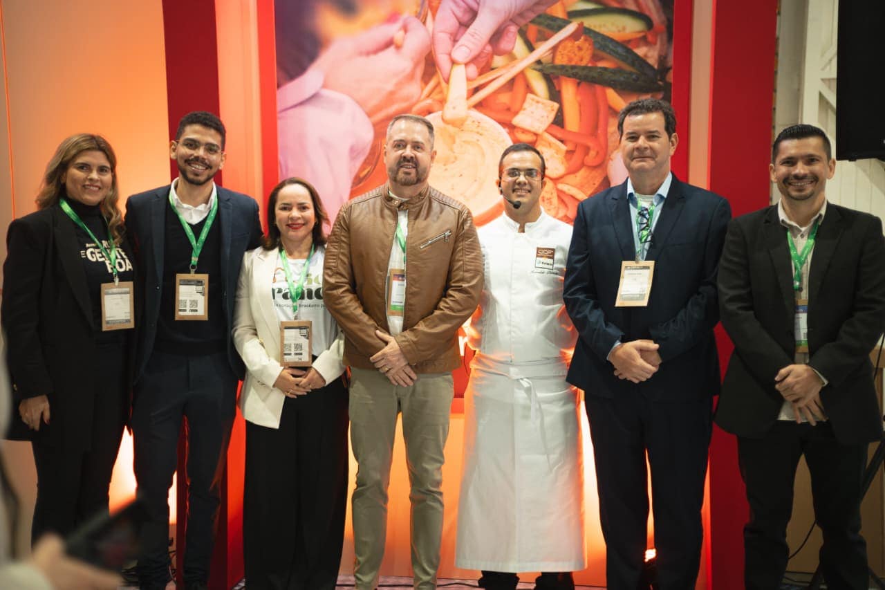 Comitiva acreana prestigiou a apresentação do prato que representou o Acre na Feira Internacional de Turismo de Gramado. Foto: Marcos Rocha/Sete