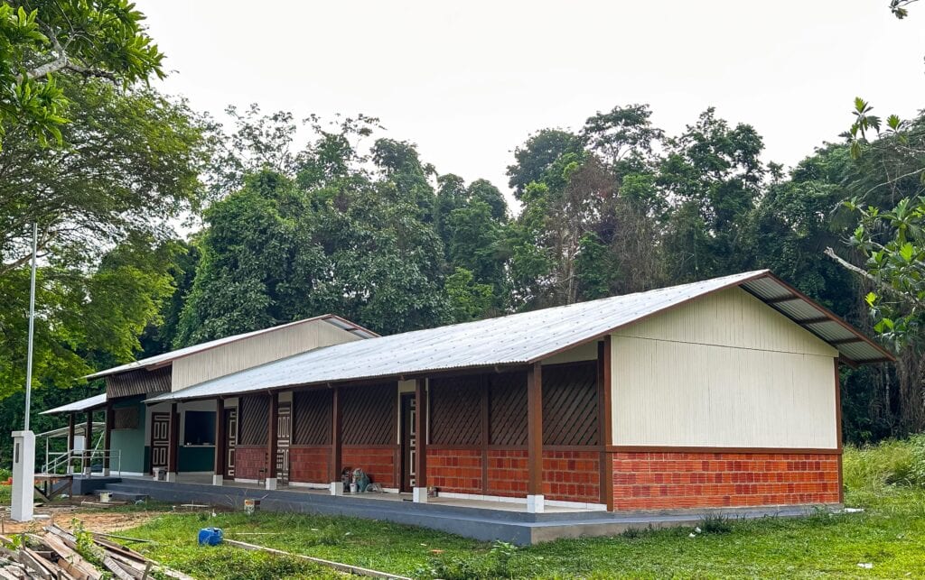 Projeto combina alvenaria e madeira, valorizando a arquitetura amazônica e oferecendo mais conforto, segurança e durabilidade. Foto: cedida