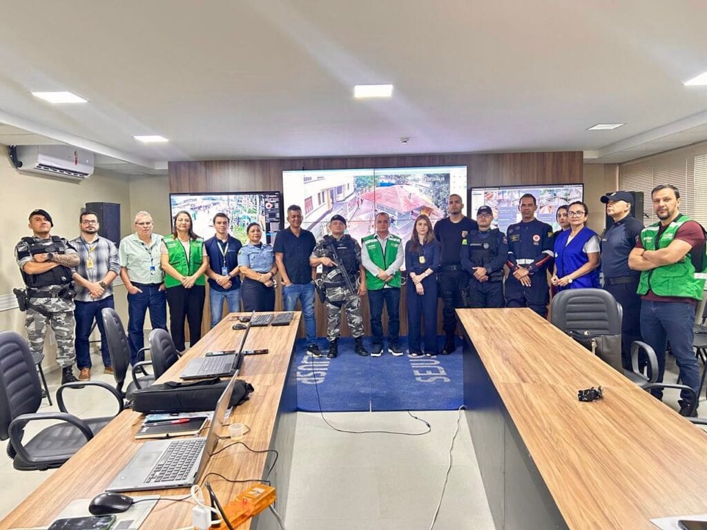 Representantes das forças de segurança e órgãos parceiros atuam de forma integrada no Centro Integrado de Comando e Controle (CICC/AC) durante o Enem 2025. Foto: Italo Sousa/Sejusp