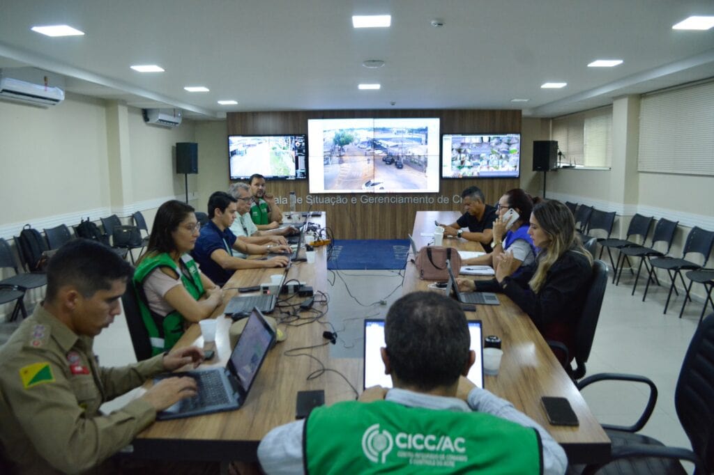 Equipes da SEJUSP e instituições parceiras acompanham o andamento das provas e possíveis ocorrências em todo o estado. Foto: Italo Sousa/Sejusp