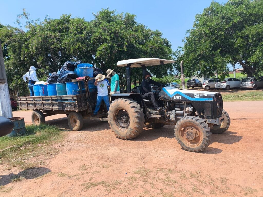 Detentos realizam coleta de lixo nas unidades prisionais. Foto: cedida