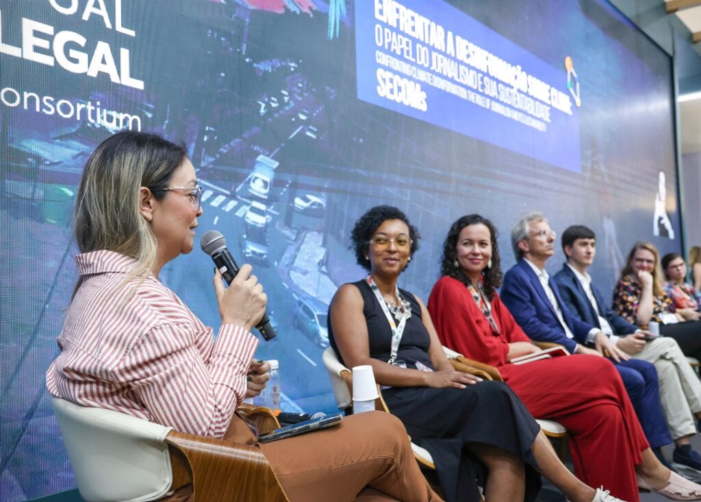 Secretária Nayara Lessa ressaltou a importância do rádio como veículo de comunicação para as massas no Acre. Foto: Pedro Devani/Secom