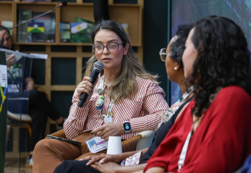 Gestora, coordenadora da Câmara Temática de Comunicação do Consórcio da Amazônia Legal, foi panelista durante a COP30. Foto: Pedro Devani/Secom