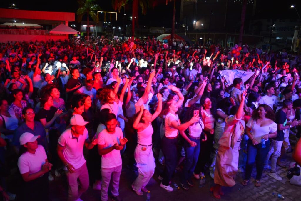 Várias denominações evangélicas se uniram no evento. Foto: Marcos Santos/Secom