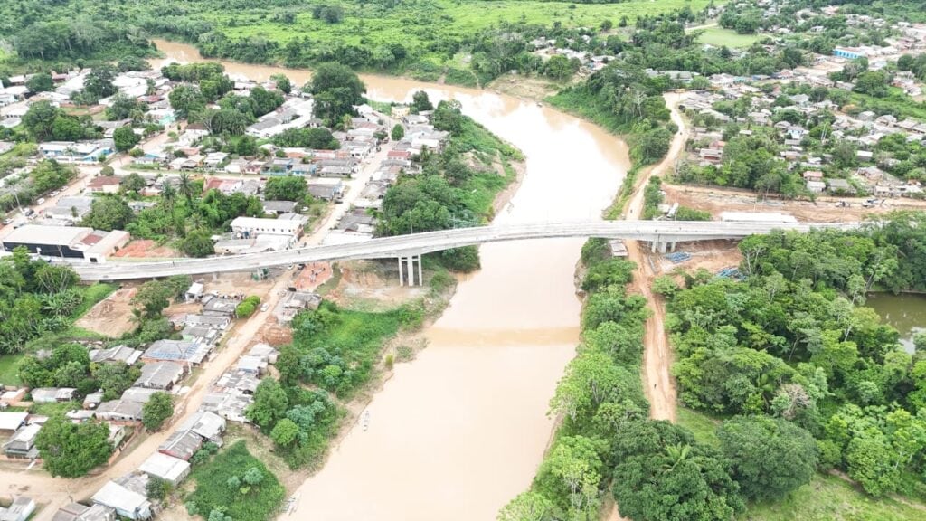 Ponte vai ter fluxo liberado de forma gradativa, explica presidente do Deracre. Foto: Alefson Oliveira/Secom