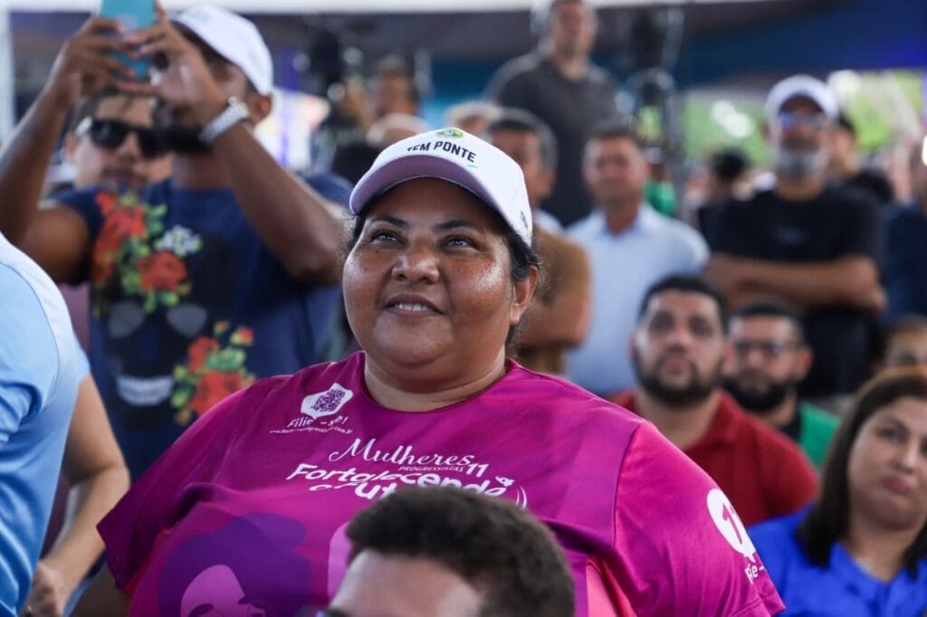 Moradores se emocionaram com entrega da ponte que era esperada há mais de 30 anos. Foto: Dhárcules Pinheiro/Secom
