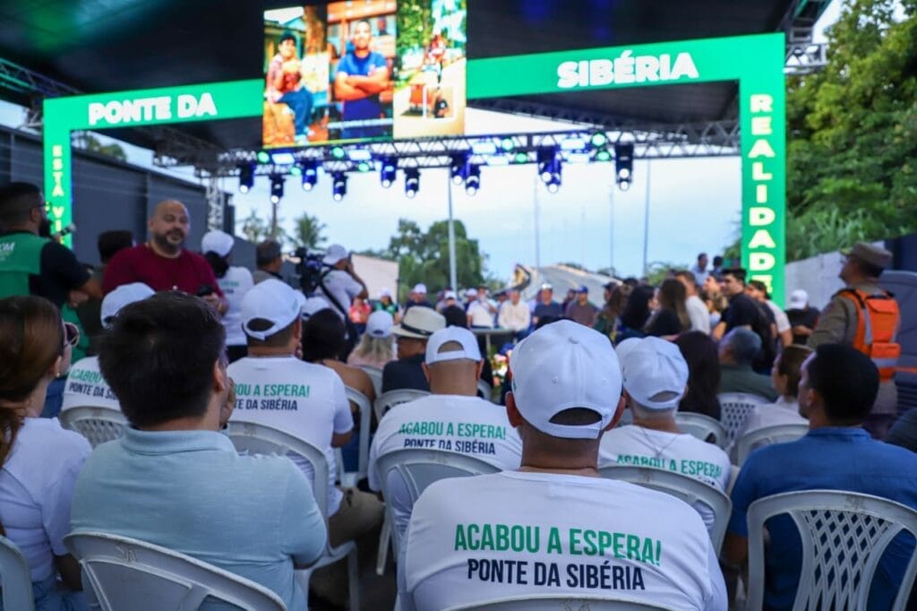 Cerimônia reuniu diversas autoridades, além da população de Xapuri. Foto: Dhárcules Pinheiro/Secom