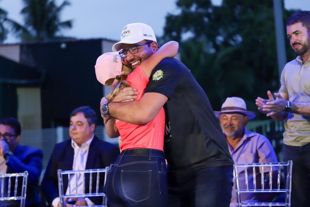 Governador destacou trabalho da equipe do Deracre para que a ponte fosse entregue. Foto: Dhárcules Pinheiro/Secom