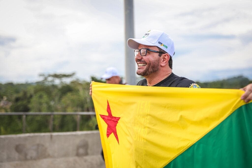 Governador se emocionou ao entregar a ponte da Sibéria. Foto: José Caminha/Secom