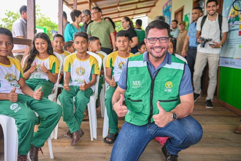 Governador conversou com os alunos e falou sobre sonhos e investimentos na educação. Foto: Diego Gurgel/Secom
