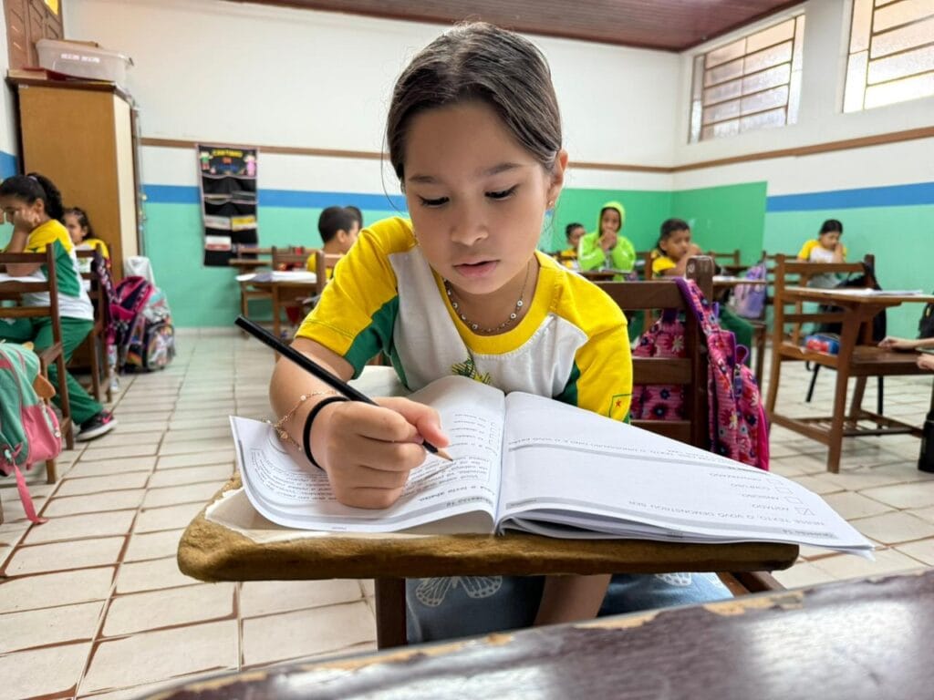 Estudantes do 2º ano iniciam o Avalia Acre com entusiasmo na Escola Ilka Maria. Foto: Jorge Feitosa/SEE