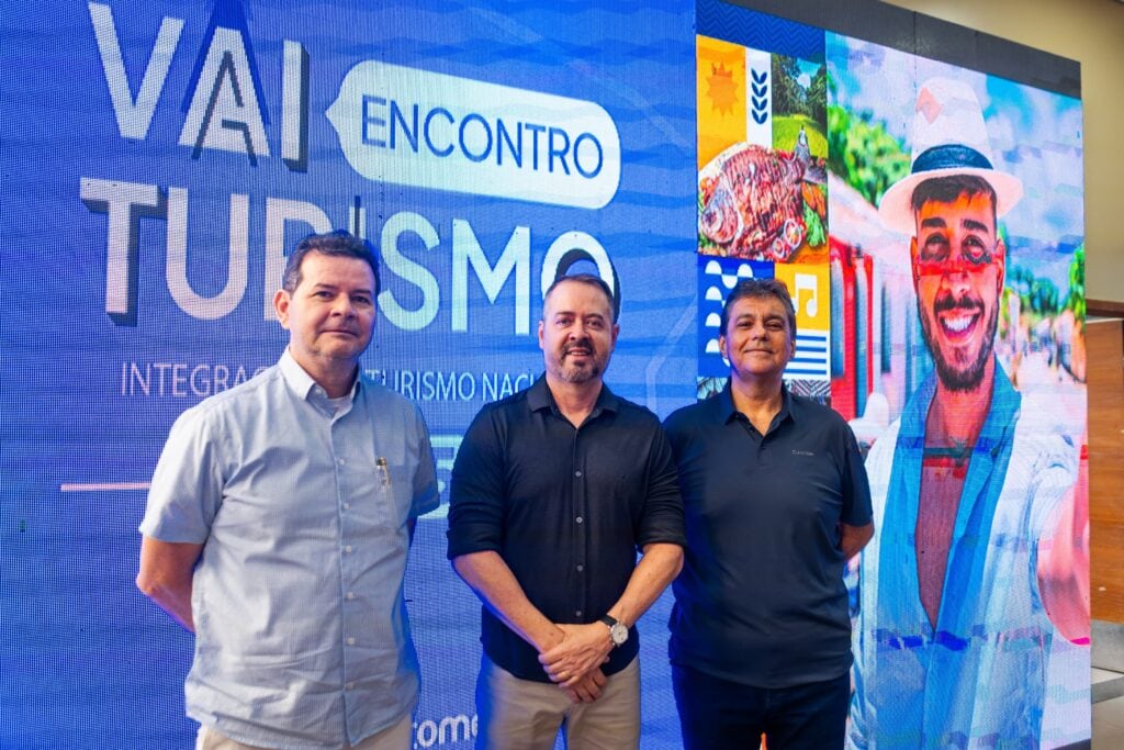 Encontro reuniu representantes do turismo do Acre. À esquerda, o gestor da SDTI, Ezequiel Bino; Secretário de Turismo e Empreendedorismo do Acre, Marcelo Messias; e o secretário executivo do Cetur da Fecomércio/AC, João Bosco Nunes. Foto: Marcos Rocha/Sete